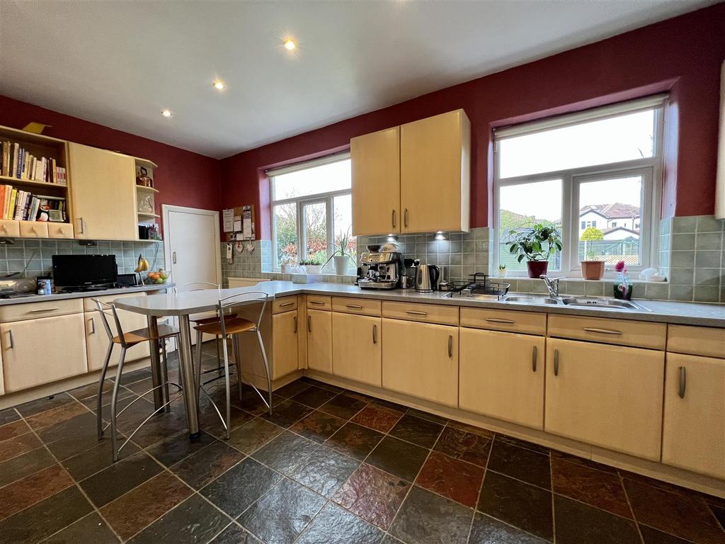 Thorley Lane, Timperley, Altrincham 4 bed detached house £735,000