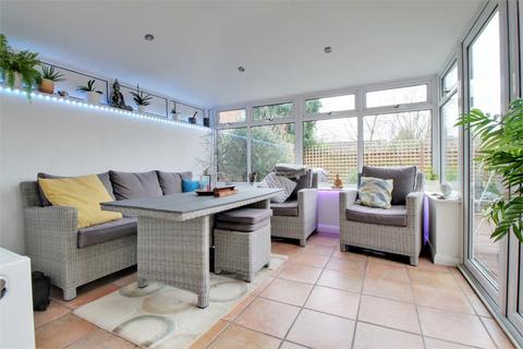 27 Broad Leys Road, Barnwood, Gloucester, GL4 3YW