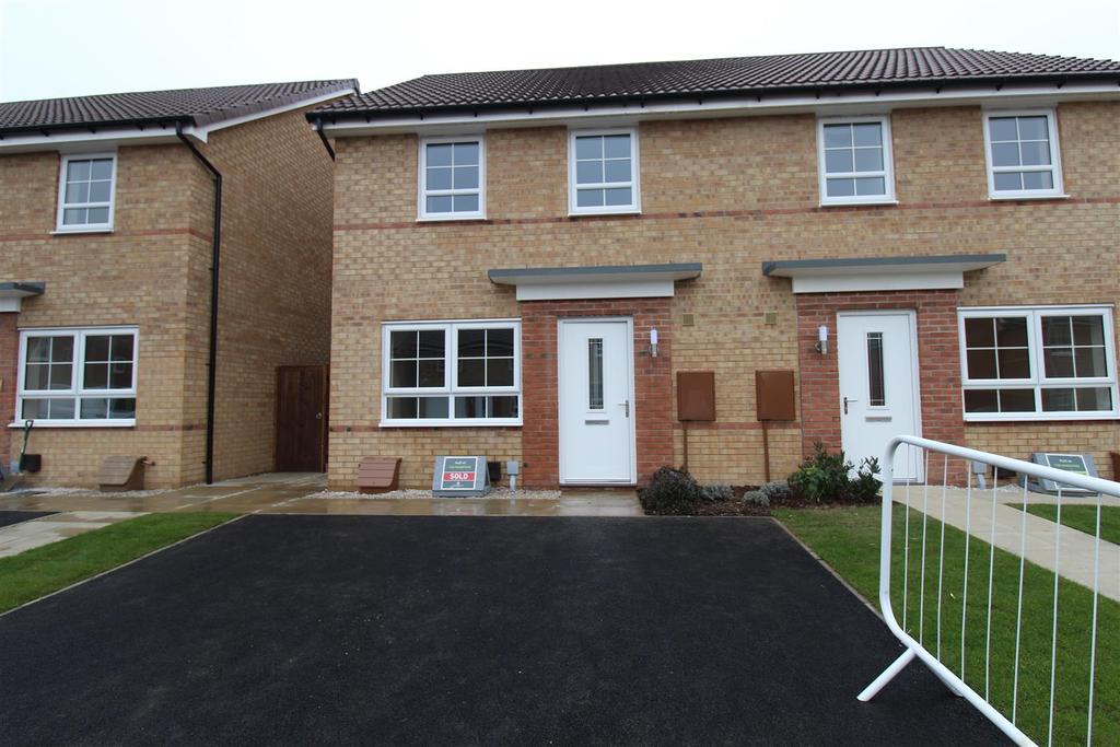 Halifax Road, Fernwood, Newark 3 bed semidetached house £895 pcm (£