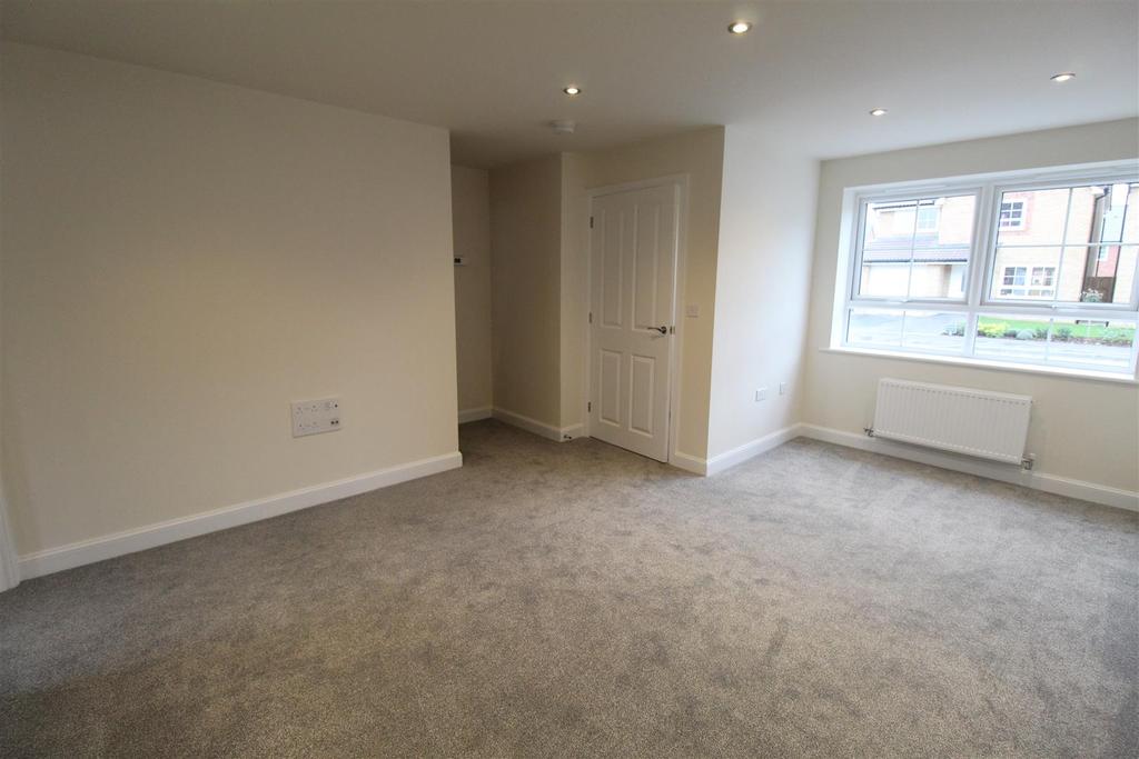 Halifax Road, Fernwood, Newark 3 bed semidetached house £895 pcm (£