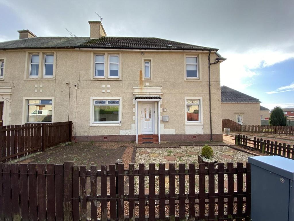 Stenton Place, Wishaw 2 bed flat £70,000