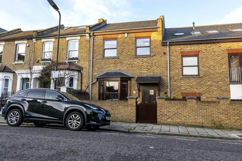 4 bedroom house to rent, Chelmer Road, London