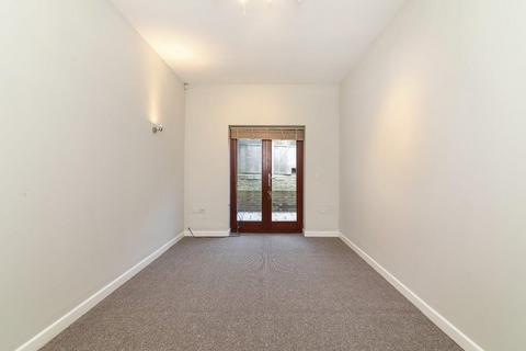 4 bedroom house to rent, Chelmer Road, London