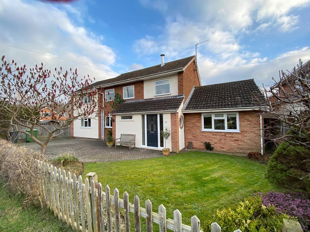 Layton Avenue, Malvern 4 bed detached house £500,000