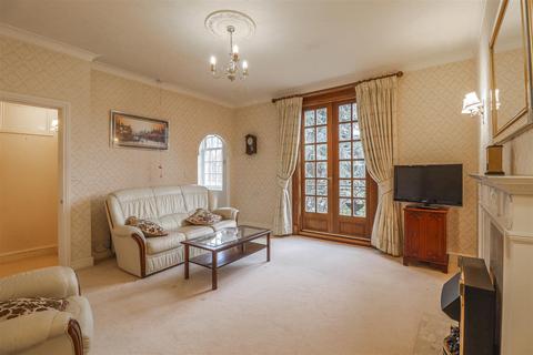 2 bedroom retirement property for sale - High Street, Hoddesdon
