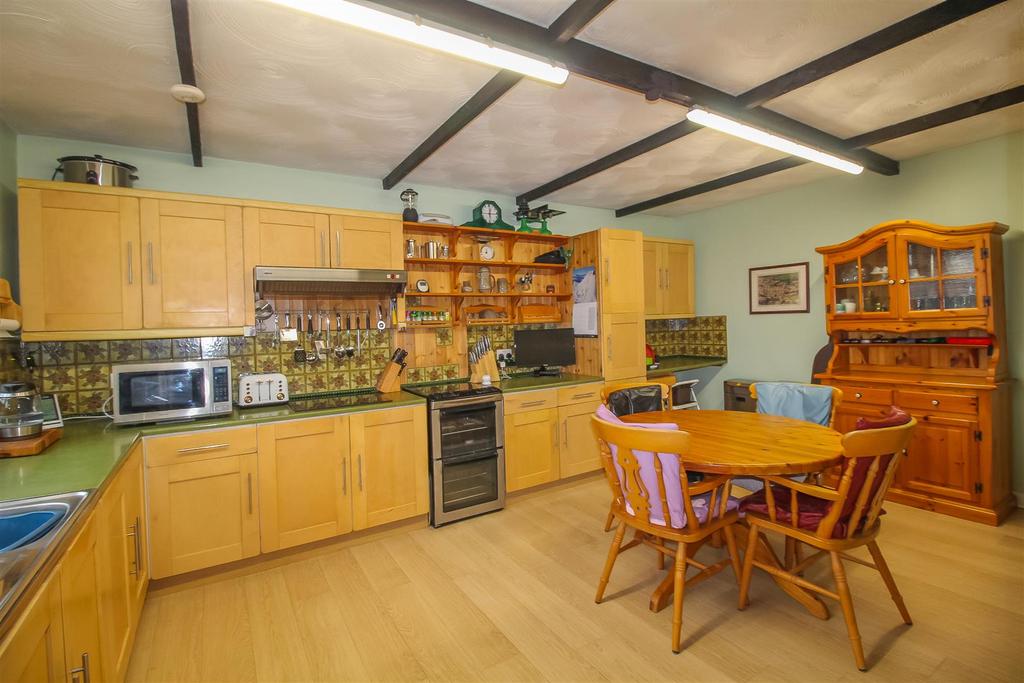Caerphilly Close, Rhiwderin, Newport 4 bed detached house £450,000