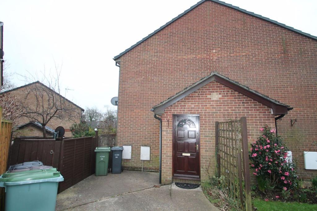 Mary Rose Avenue, Wootton, Isle of Wight 1 bed house £670 pcm (£155 pw)