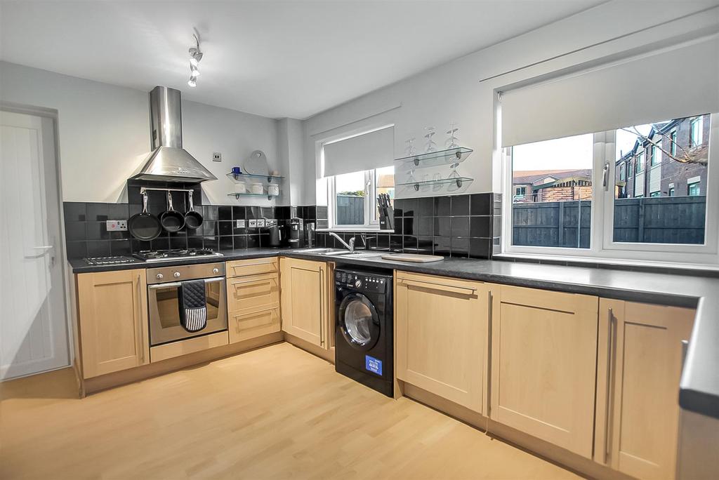 Pemberton Road, Woodham, Newton Aycliffe 2 bed semidetached house £