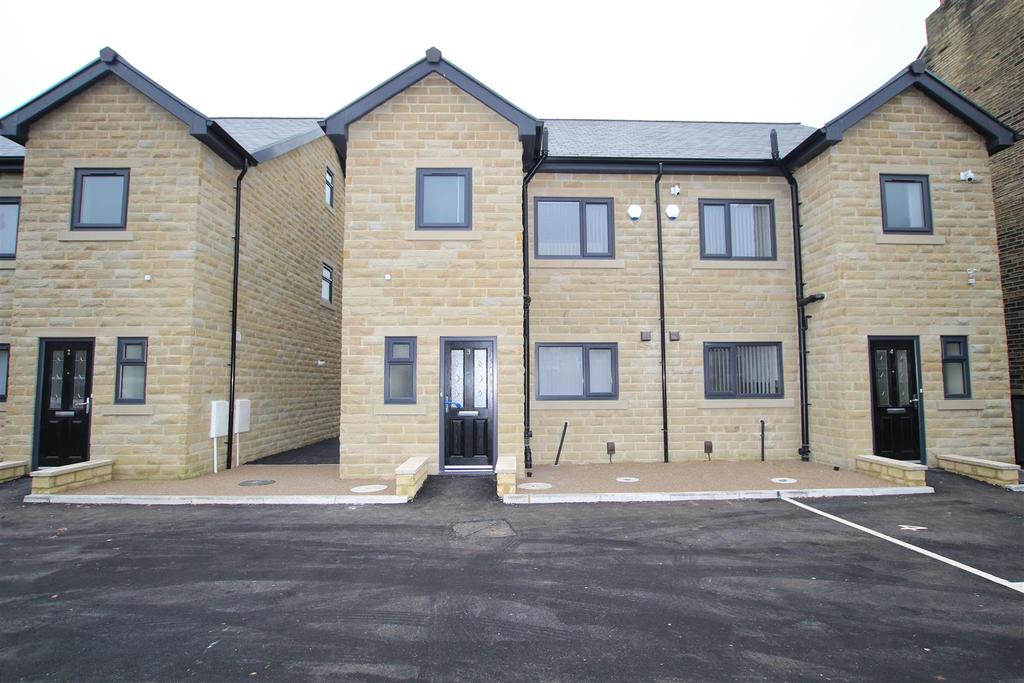 Wibsey Park Close, Wibsey, Bradford 3 bed semidetached house £800