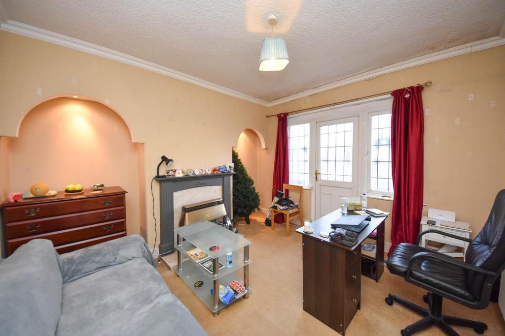 Monument Mansions, Wigan Lane, Wigan... 2 bed apartment £80,000