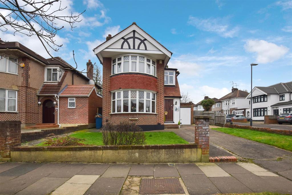 Suffolk Road, Harrow 3 bed detached house £2,000 pcm (£462 pw)