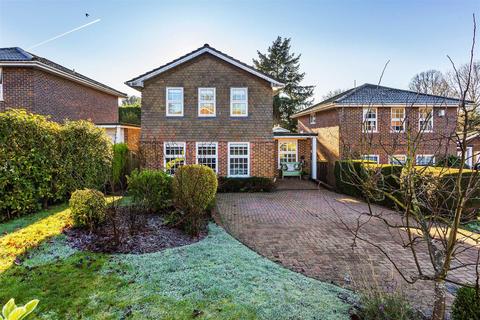 11 Bromford Close, Oxted, RH8 9JF
