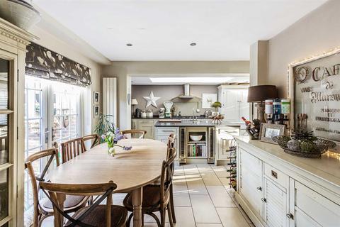 11 Bromford Close, Oxted, RH8 9JF