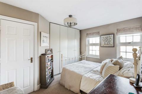 11 Bromford Close, Oxted, RH8 9JF
