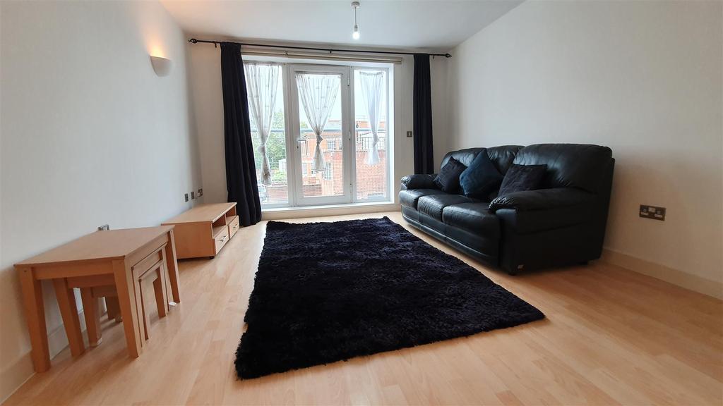 Riverbank Point, Uxbridge 1 bed apartment £1,125 pcm (£260 pw)