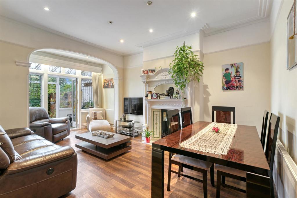 Powys Lane, Palmers Green, N13 4 bed semidetached house £1,000,000
