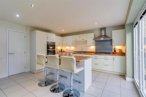 6 bedroom detached house for sale - Patch Wood Court, Newmillerdam, Wakefield
