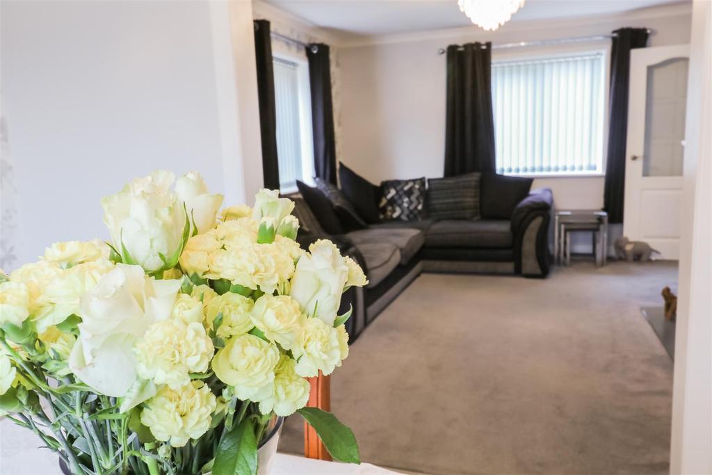 Harefield, Harlow 4 bed end of terrace house £350,000