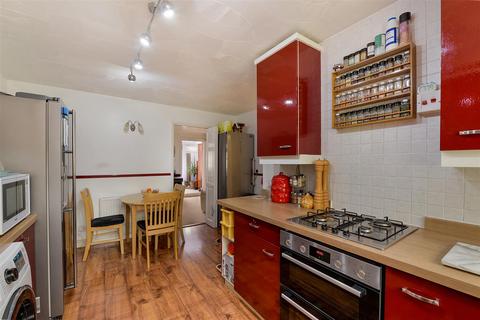 10 Fuggles Close, Paddock Wood, Tonbridge, TN12 6EH