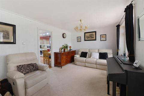 10 Fuggles Close, Paddock Wood, Tonbridge, TN12 6EH