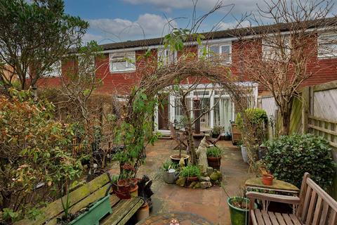 10 Fuggles Close, Paddock Wood, Tonbridge, TN12 6EH
