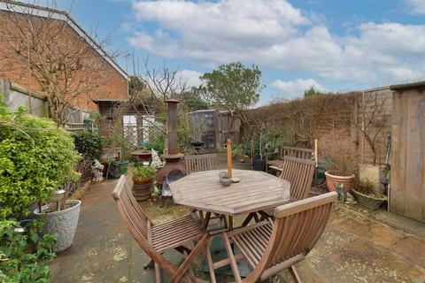 10 Fuggles Close, Paddock Wood, Tonbridge, TN12 6EH