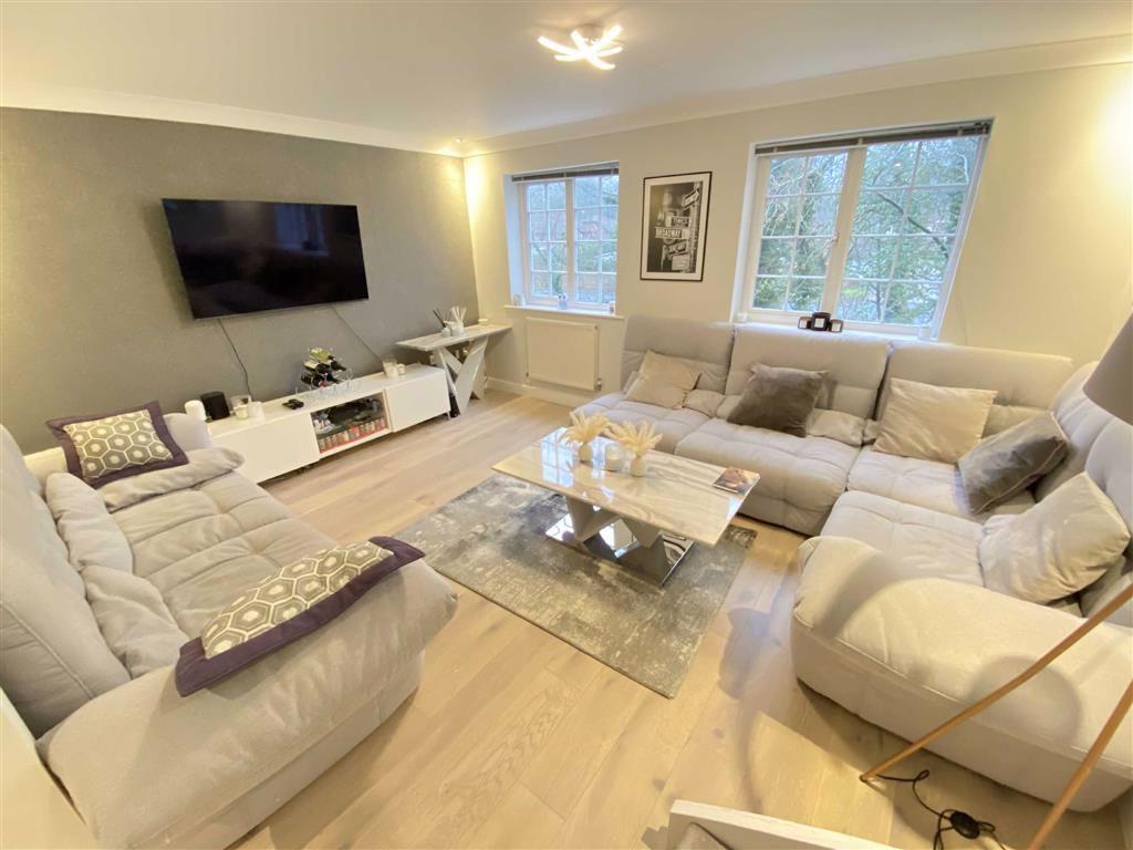 Finsbury Way, Handforth 3 bed townhouse £350,000