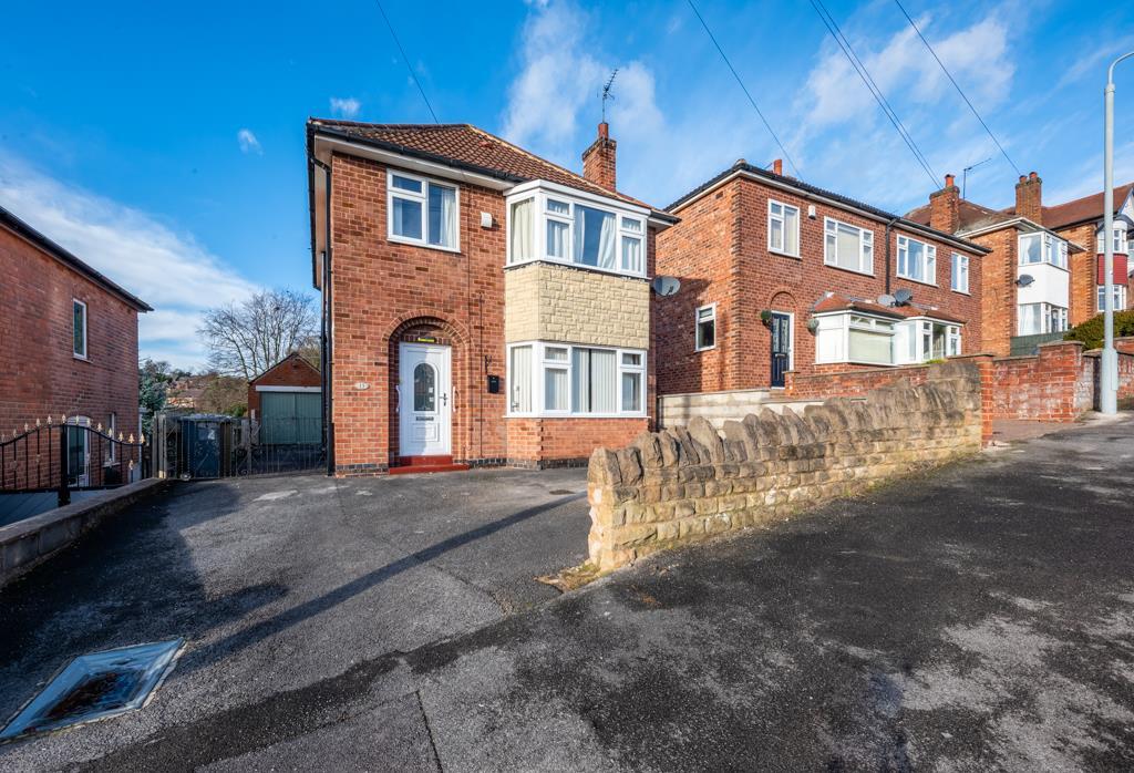 Imperial Avenue, Gedling, Nottingham 3 bed detached house £280,000