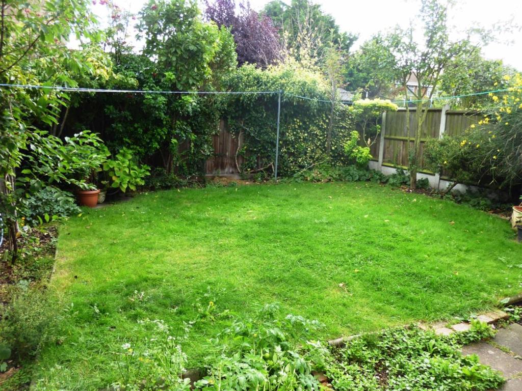 Victoria Avenue, Grays 4 bed semidetached house £1,500 pcm (£346 pw)