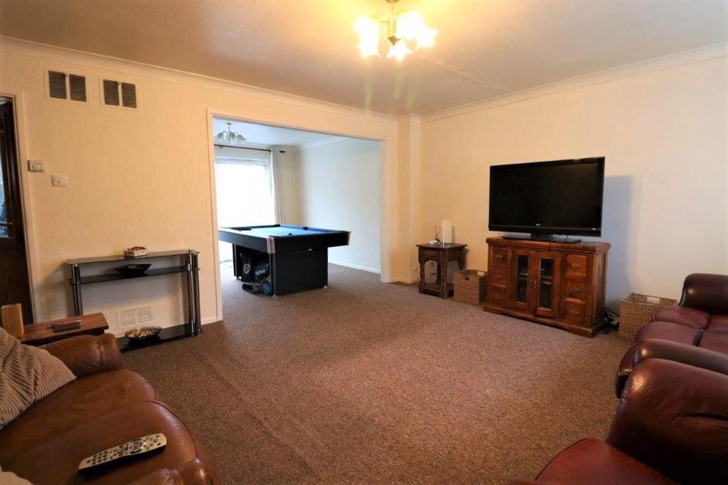 Victoria Avenue, Grays 4 bed semidetached house £1,500 pcm (£346 pw)