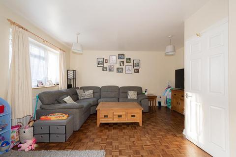 33 Axwood, Epsom, KT18 7DR