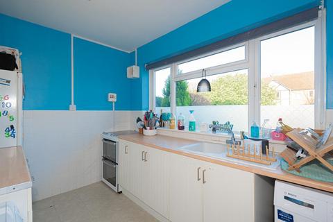 33 Axwood, Epsom, KT18 7DR