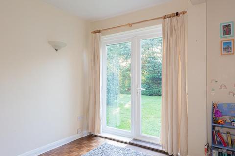 33 Axwood, Epsom, KT18 7DR