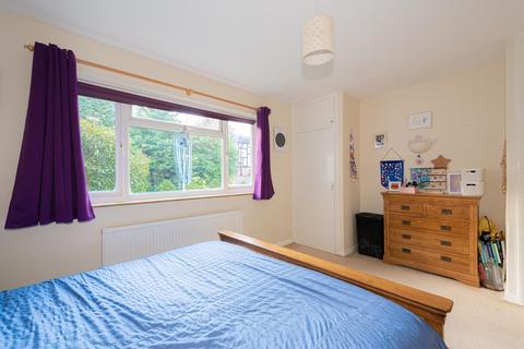 33 Axwood, Epsom, KT18 7DR