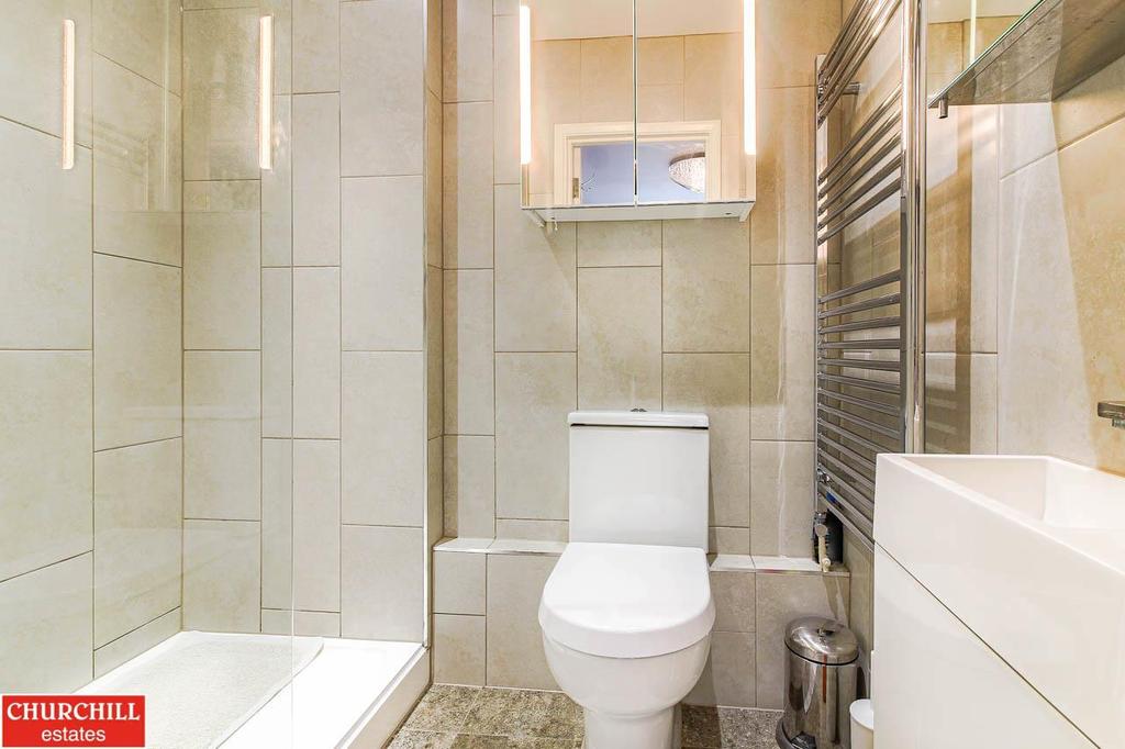 Bed1ensuite.jpg