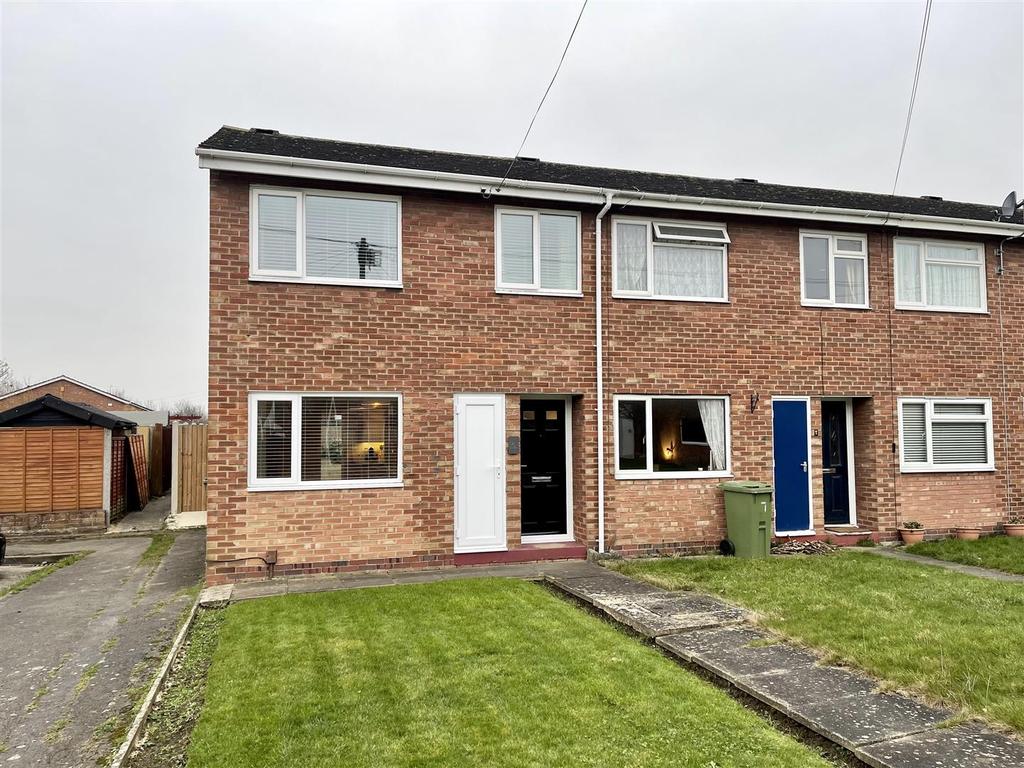 Finstock Close, Cheltenham 3 bed end of terrace house £300,000