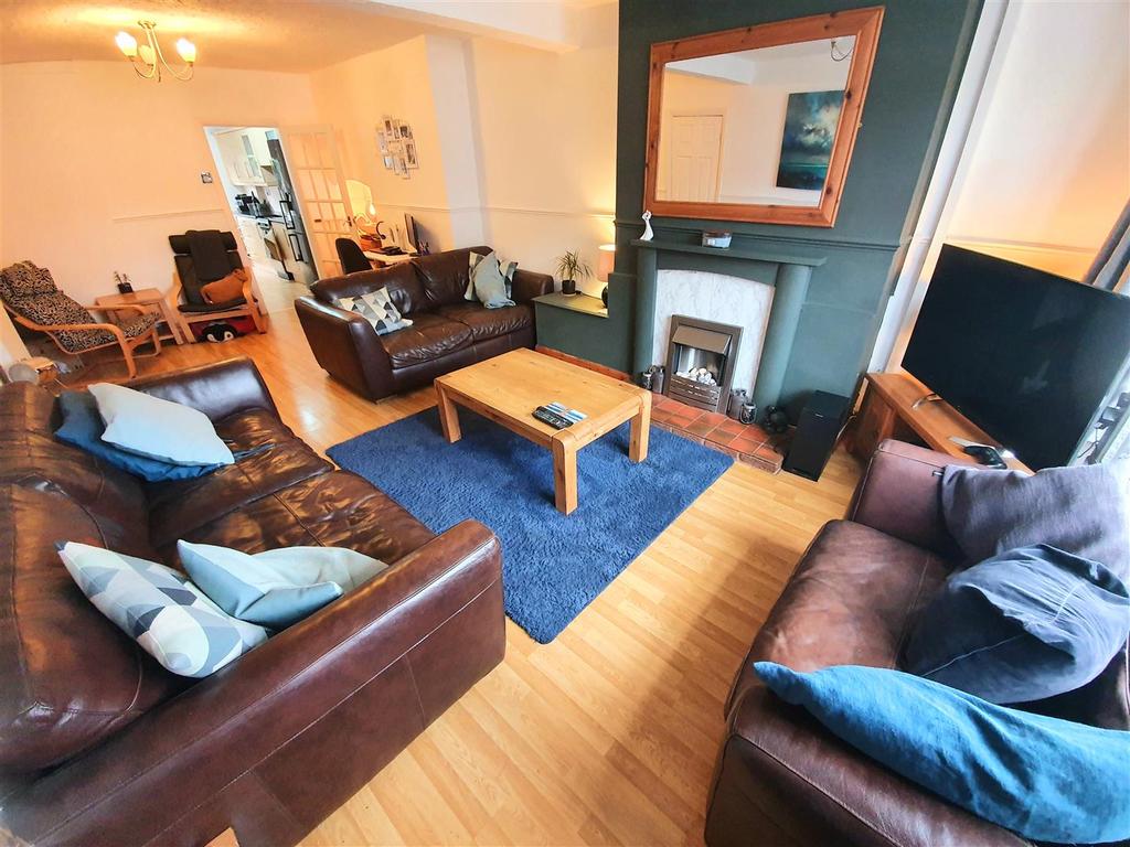 Stretton Road, Nuneaton 2 bed terraced house £180,000