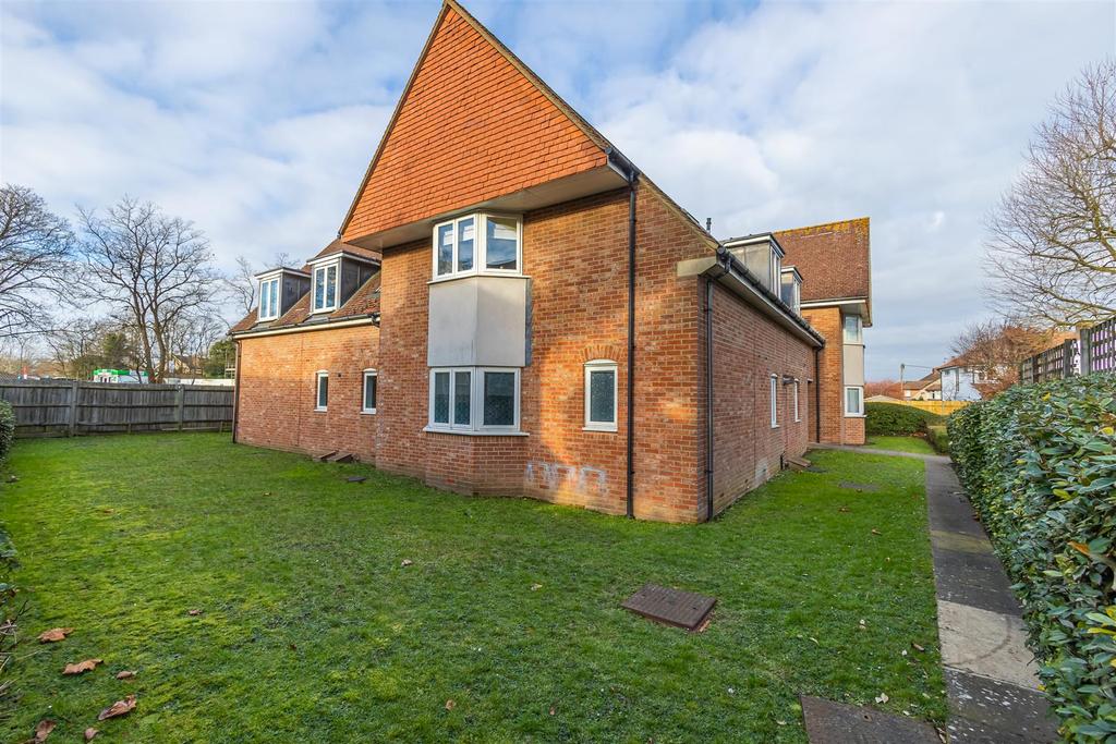 Wingfield Court, Banstead 2 bed apartment for sale £350,000