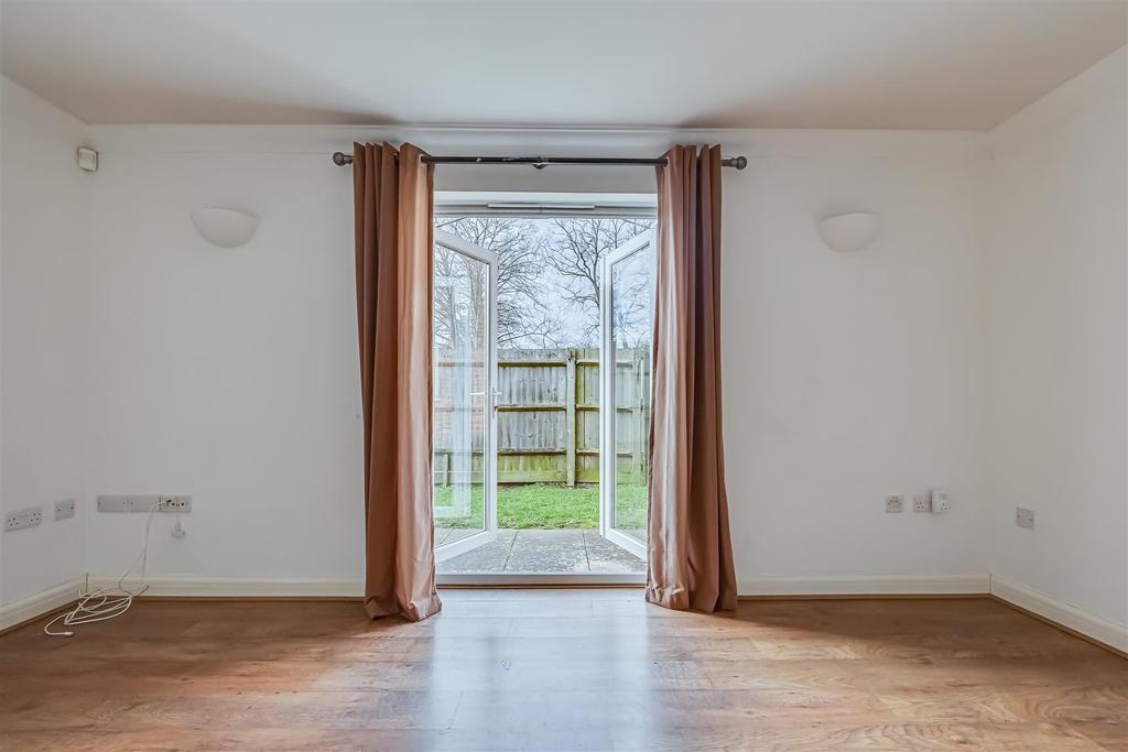 Wingfield Court, Banstead 2 bed apartment for sale £350,000