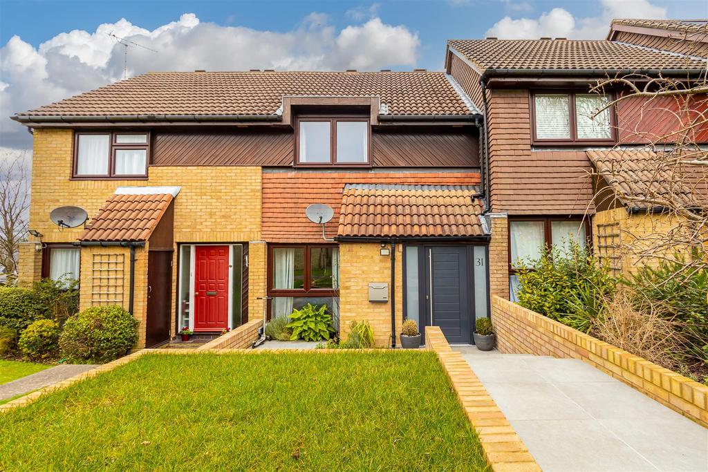 Hillside Close, Banstead 3 bed terraced house £530,000