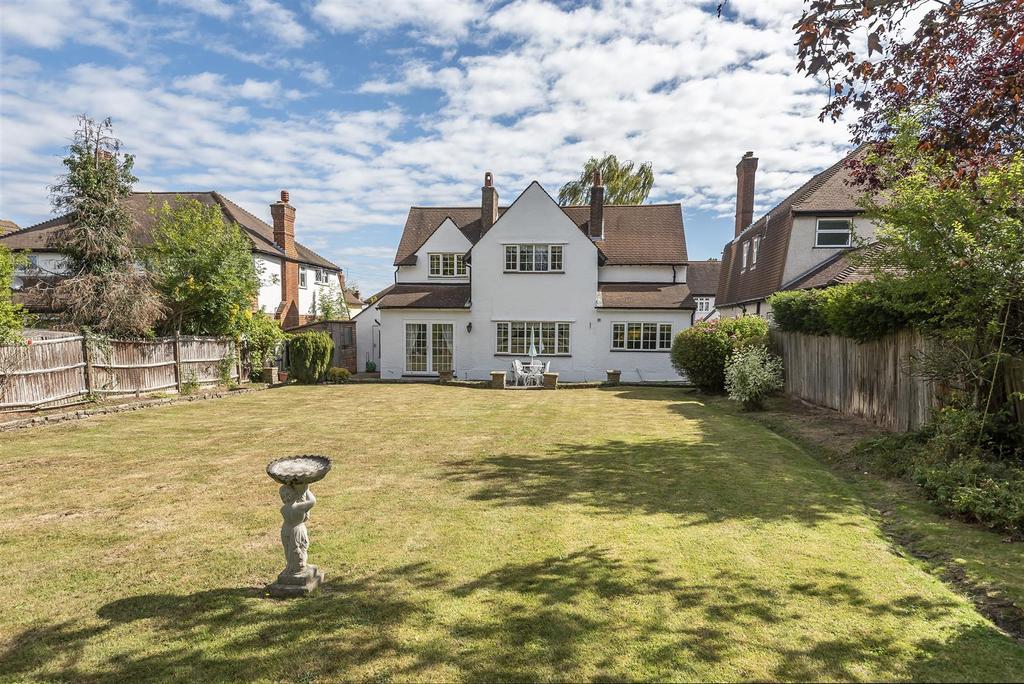 Kingsmead Avenue, Worcester Park 4 bed detached house £1,200,000