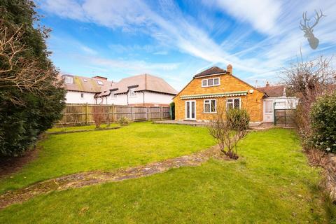 4 Orchard Drive, Theydon Bois, Epping, CM16 7DJ