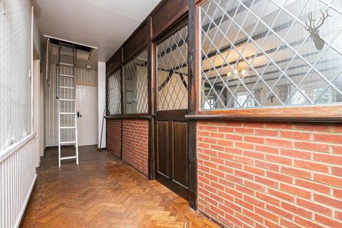 4 Orchard Drive, Theydon Bois, Epping, CM16 7DJ