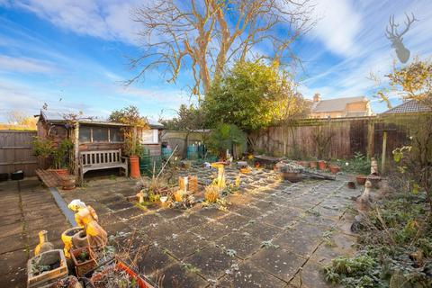 22 Hornbeam Road, Theydon Bois, Epping, CM16 7JX