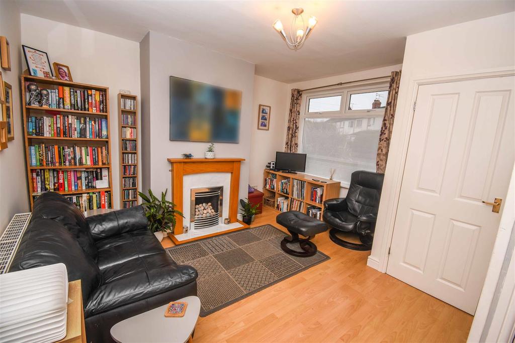 Roslyn Road, Hull 2 bed terraced house £110,000