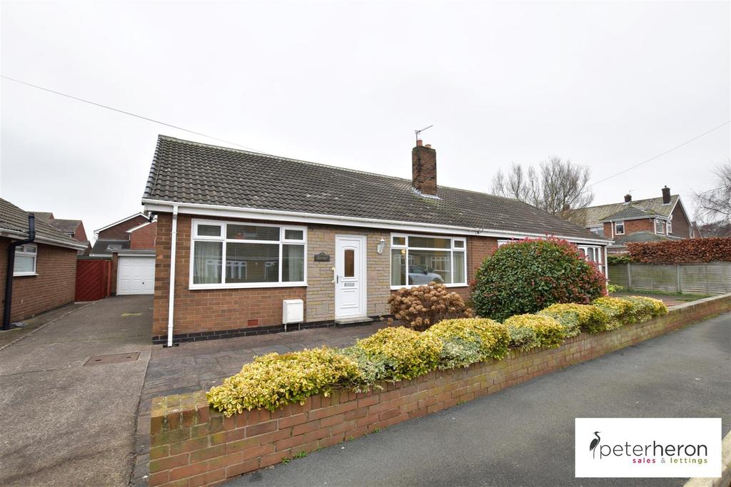 Lyndon Grove, East Boldon 2 bed semidetached bungalow £295,000