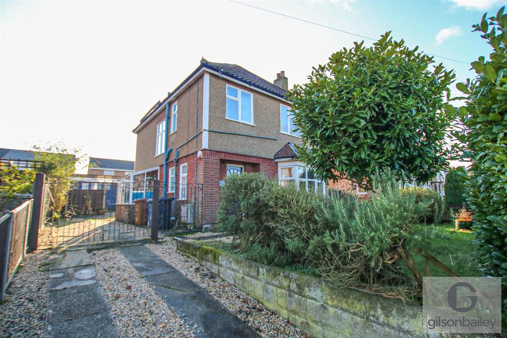 Woodcock Road, Norwich 3 bed detached house for sale £350,000