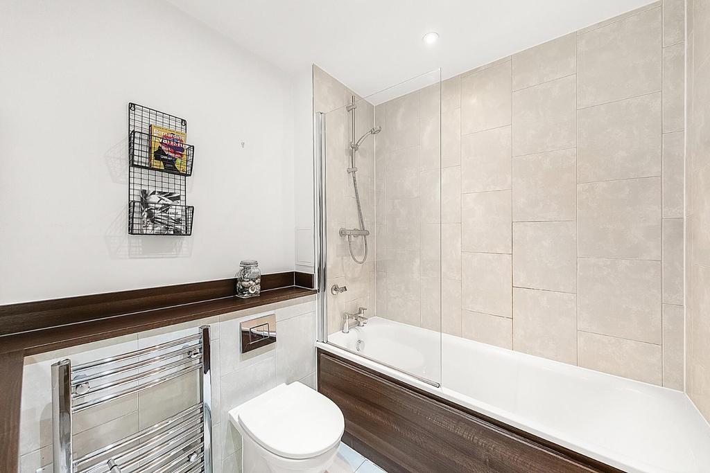 Bathroom (2).jpg