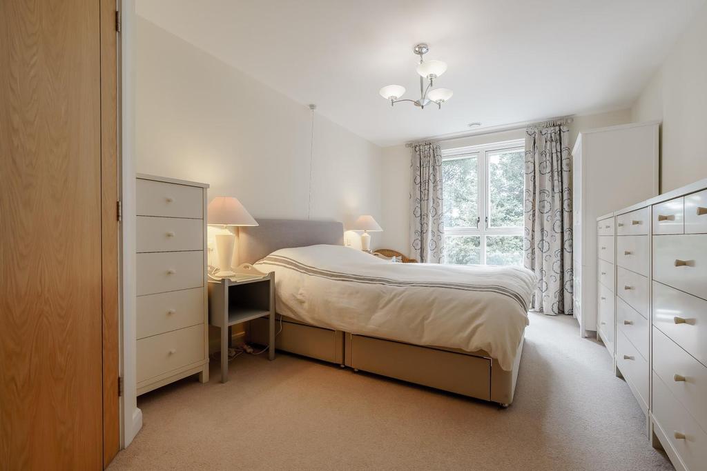 Bedroom 1 (2).jpg