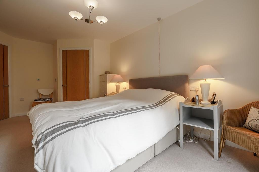 Bedroom 1.jpg